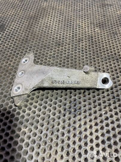 Кронштейн генератора Jeep Liberty KJ Либерти