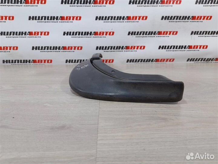 Брызговик задний левый Skoda Octavia A5 1Z хэтчбек