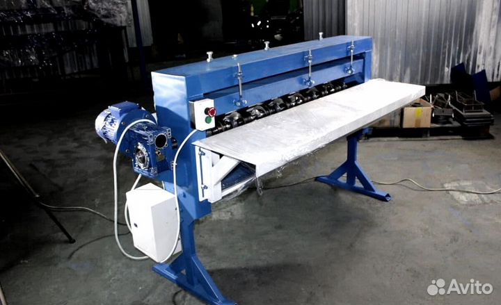 Машина для нанесения ребер жесткости