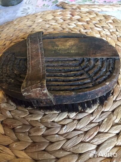 Щетка-скрибница для ухода за лошадью