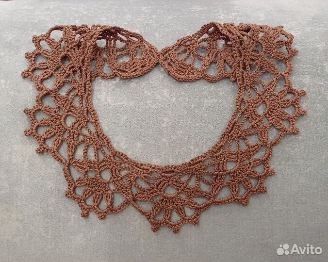 Ажурный воротник вязаный
