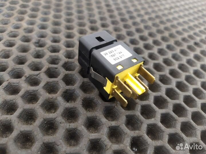 1697144 Кнопка усиленного движения Daf XF105