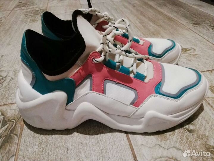 Кроссовки женские новые 40