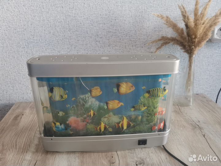 Настольная лампа в виде аквариума