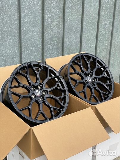 Диски Vossen HF2 R 19 5x114.3 черные