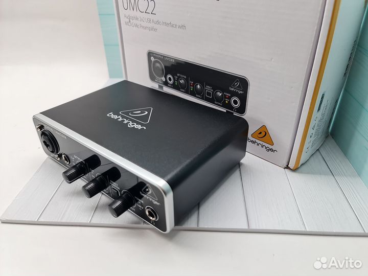 Звуковая карта (аудиоинтерфейс) Behringer UMC22