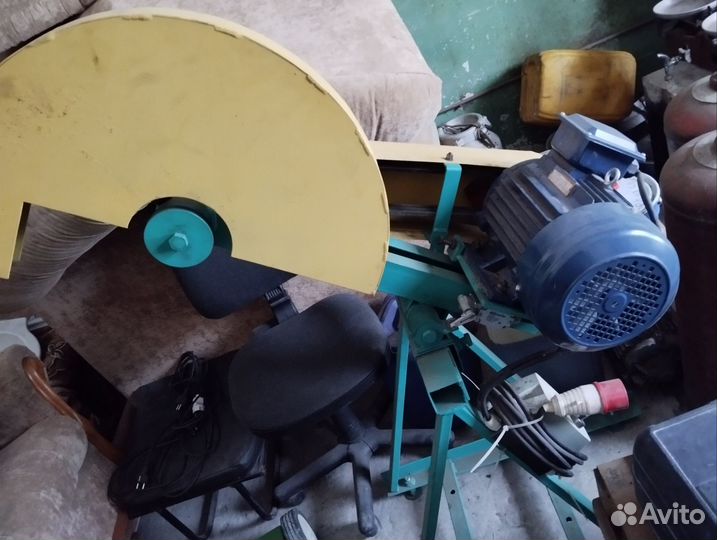 Торцовочный станок по дереву