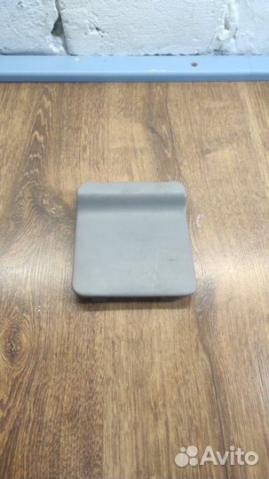 Накладка крышки багажника задняя Nissan Primera P