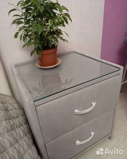 Тумба прикроватная
