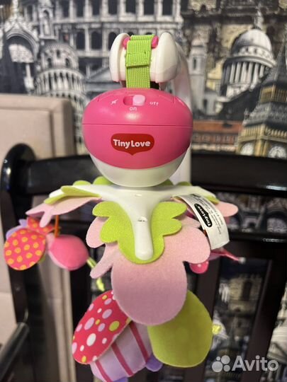 Мобиль на кроватку tiny love бумбокс для девочки