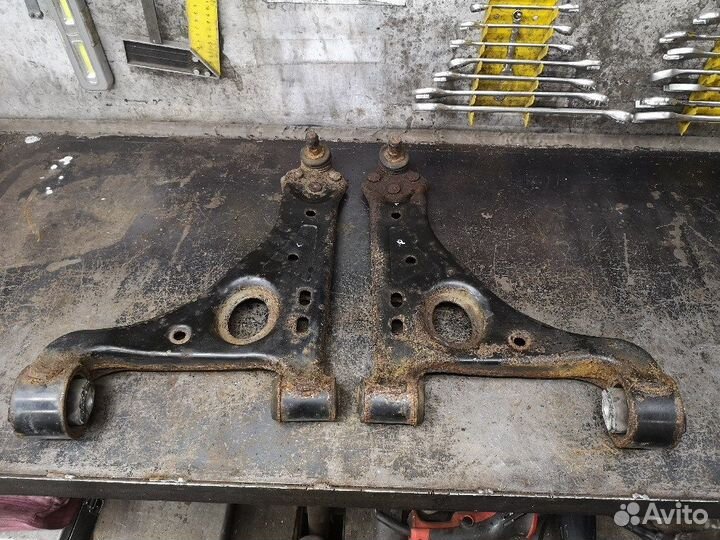 Рычаг подвески передний Опель Мокка, поштучно