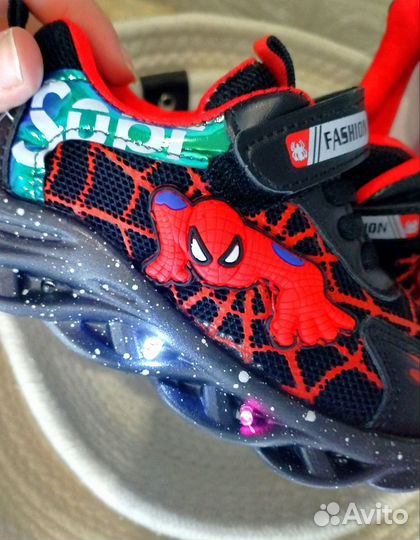 Кроссовки для мальчика Человек паук светятся