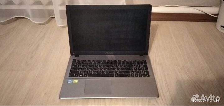 Ноутбук asus X550C