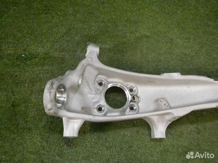 Кулак поворотный передний правый BMW M5 F90 (2017