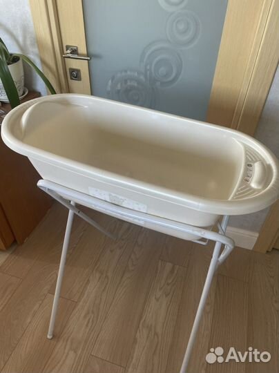 Ванночка для купания с подставкой