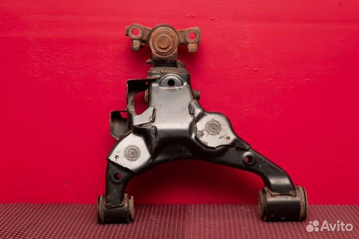 Рычаг подвески нижний передний правый Toyota Land