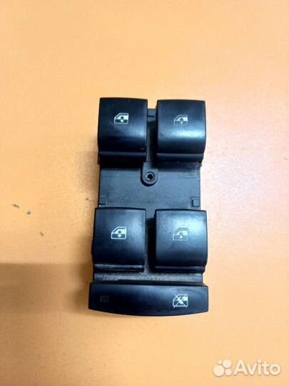 Блок управления стеклоподъемниками Chevrolet Cruze