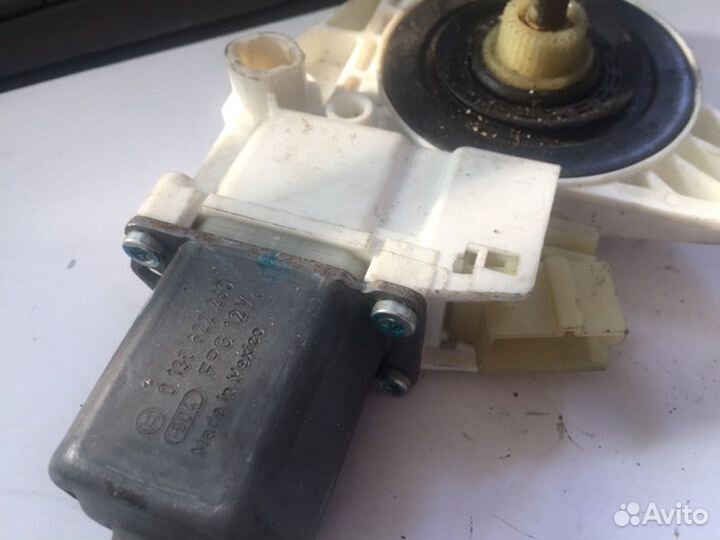 Мотор стеклоподъемника задний правый Mercedes-Benz