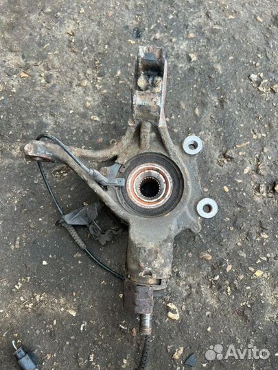 Поворотный кулак передний левый Citroen C4 B7 EP6C