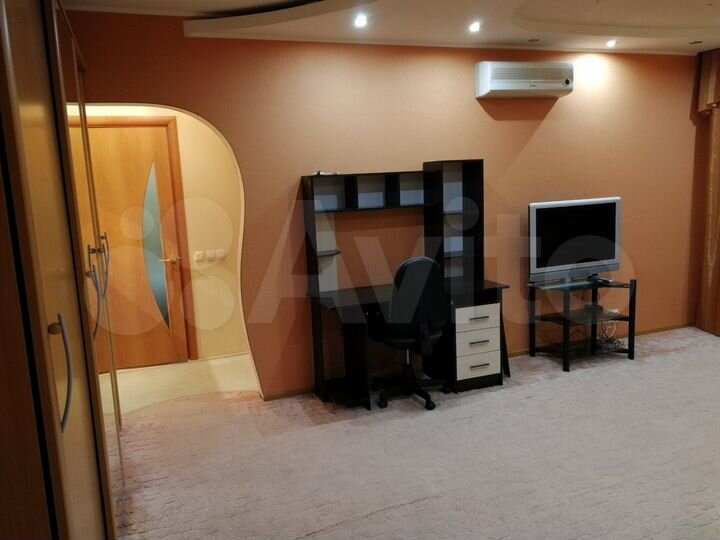 1-к. квартира, 43 м², 4/10 эт.