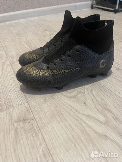 Футбольные бутсы