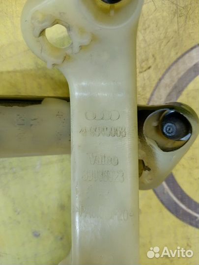 Кронштейн заднего фонаря задний Audi A6 универсал