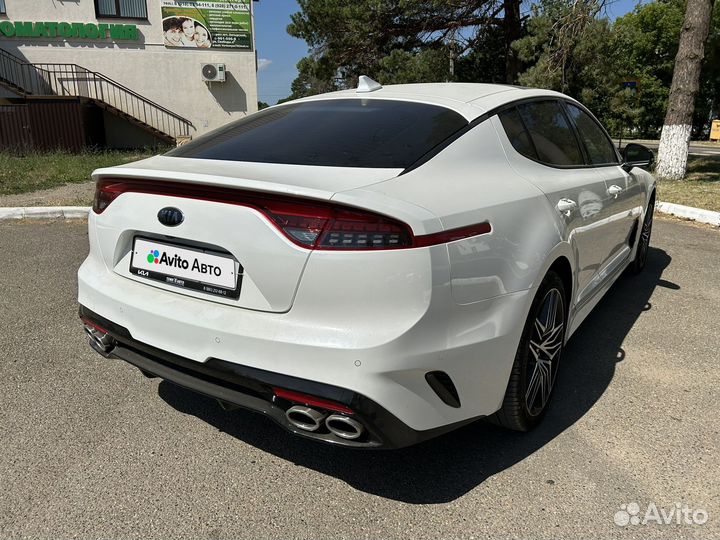 Kia Stinger 2.0 AT, 2021, 1 800 км