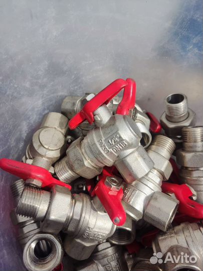 Кран шаровой угловой с американкой