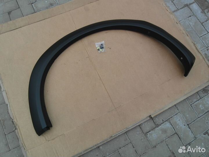 Молдинг крыла зад левый Infiniti QX56/QX80 2010-14