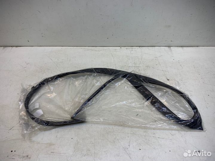 Уплотнитель двери передний правый Lexus Ls 4