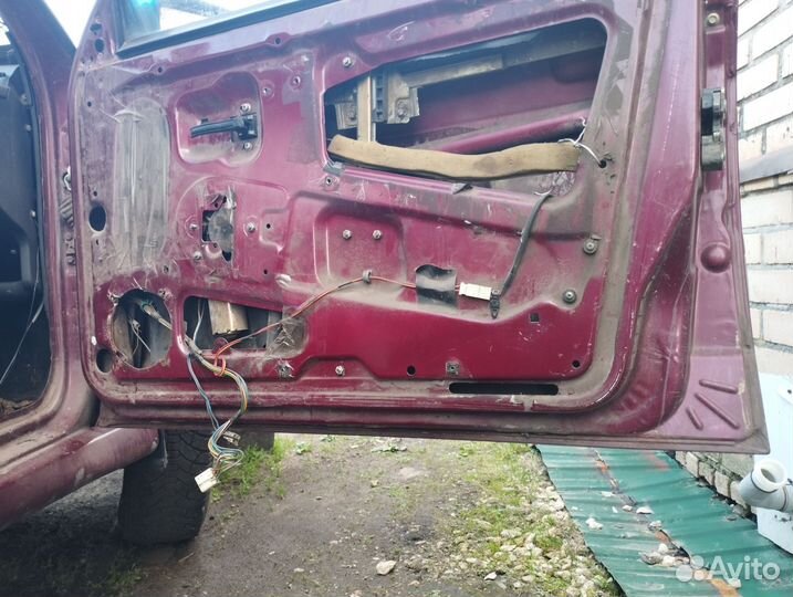 Передняя правая дверь от ваз 2114