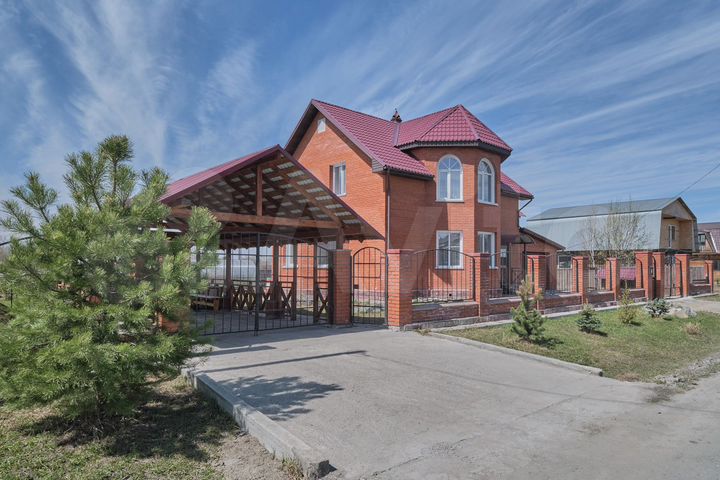 Дом 180 м² на участке 10 сот.