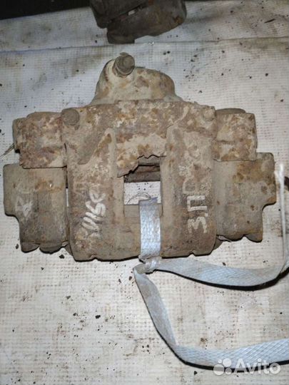 Toyota Land Cruiser 80 суппорт задний правый