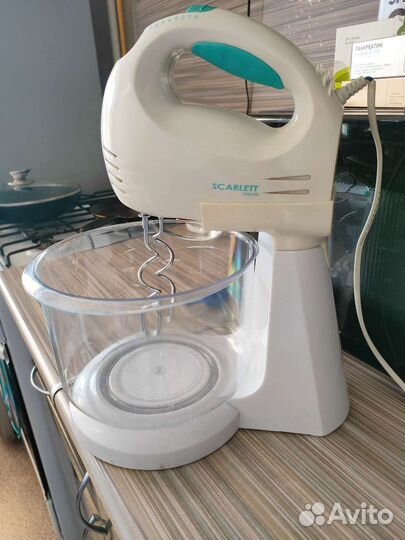 Миксер с подставкой и чашей для взбивания