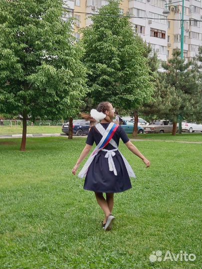 Школьная форма с белым фартуком