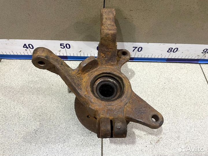 Кулак передний левый Kia Shuma II