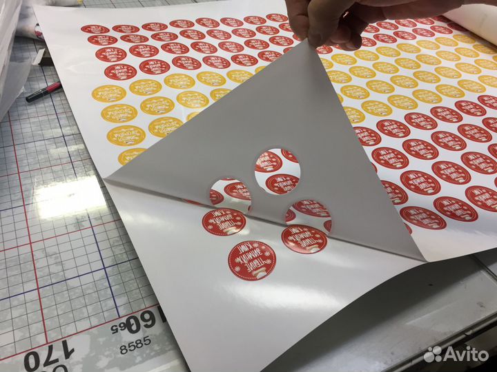 Печать наклеек,этикеток,стикер, баннеров, табличек