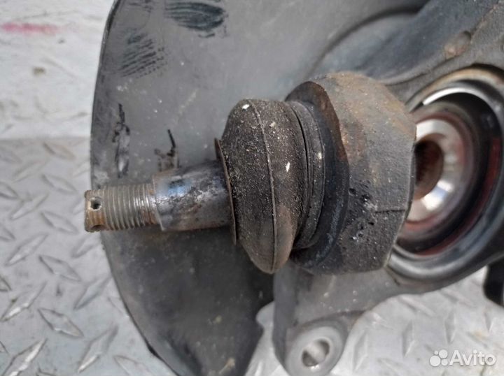 Кулак поворотный левый Honda Crosstour TF