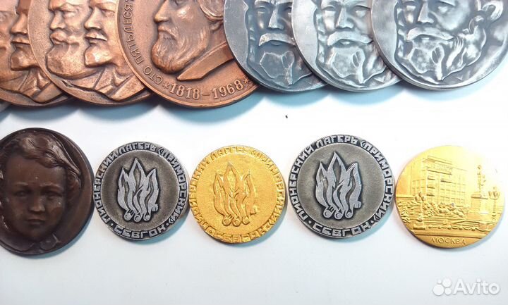 Настольные памятные медали 28 шт