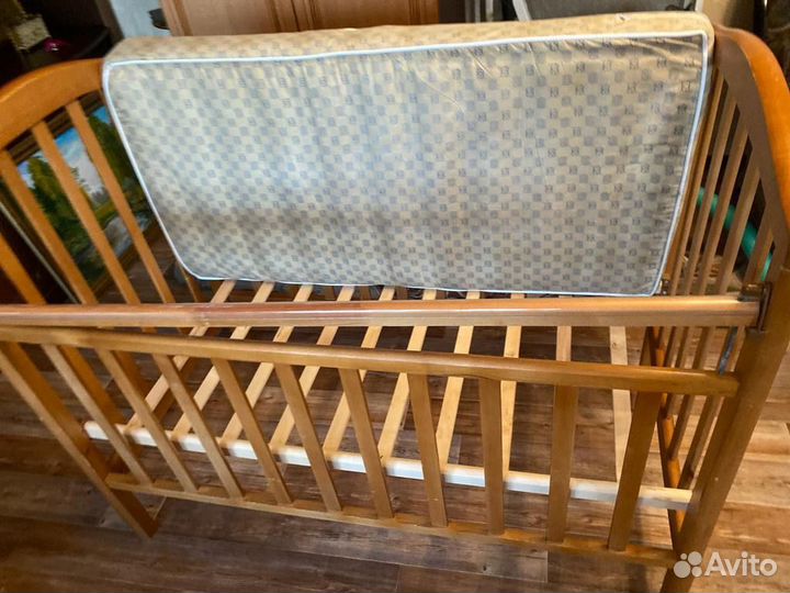 Детская кроватка