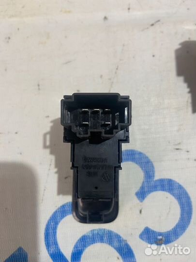 Кнопка стеклоподъемника volkswagen polo 1.6 мт сед
