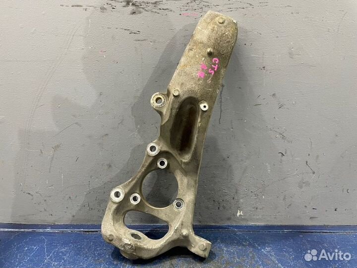 Кулак поворотный передний левый Cadillac Cts 2