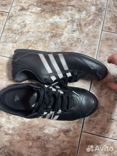 Кроссовки adidas 36,5