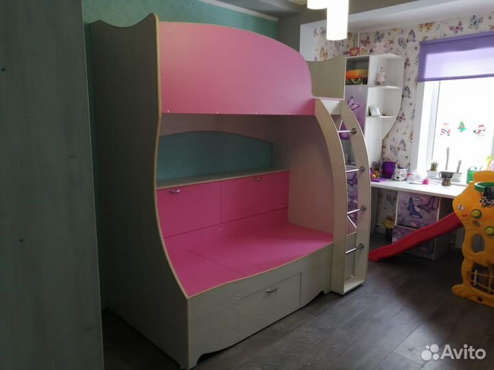 Детская двухярусная кровать