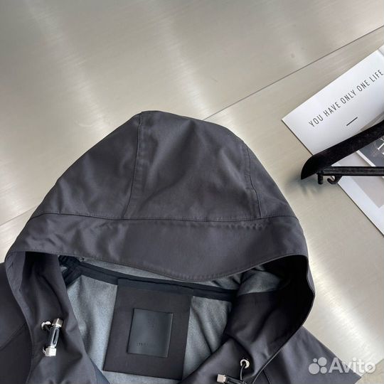 Ветровка Givenchy