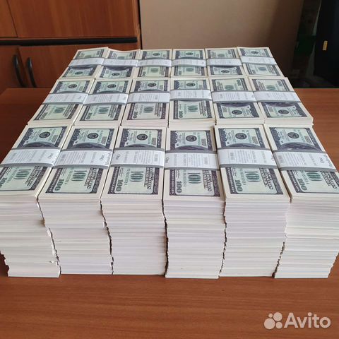 300 пачек номиналом 100 Долларов