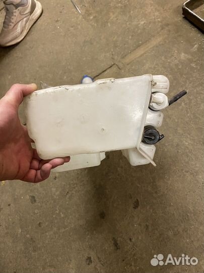 Бачок омывателя тойта авенсис