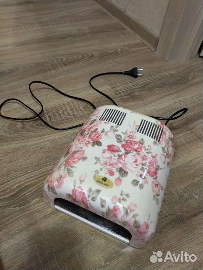 Уф лампа для ногтей