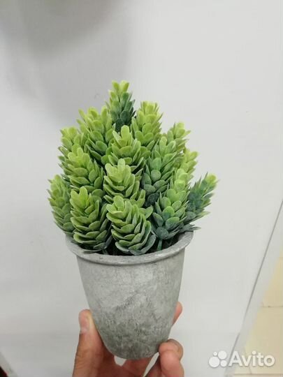 Искусственный декоративный цветок в горшке