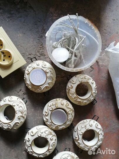 Точечные светильники. Розетки выключатели